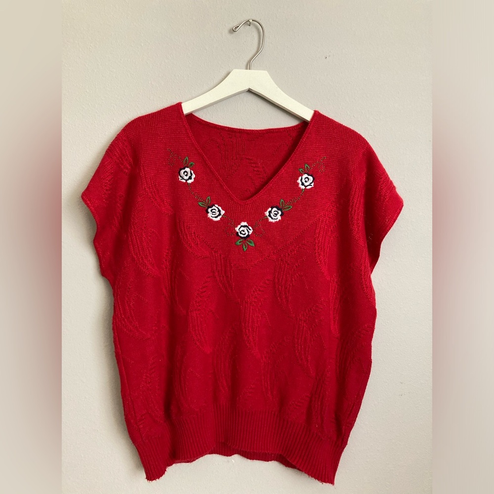 Cottage / Grandma core red floral swear